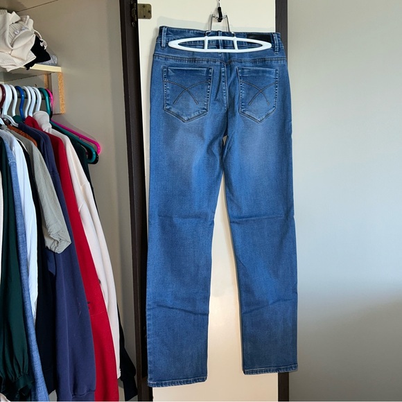 Relaxed Jeans - Picture 3 of 3